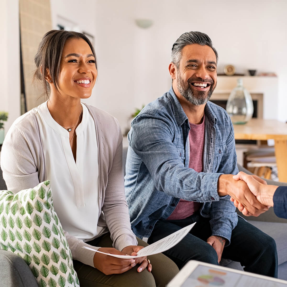 Man and woman speaking to Licensed Insolvency Trustee