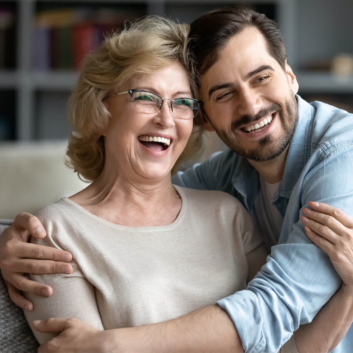 une mère avec son fils