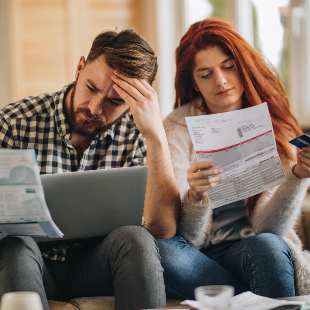 Un couple en difficulté financière