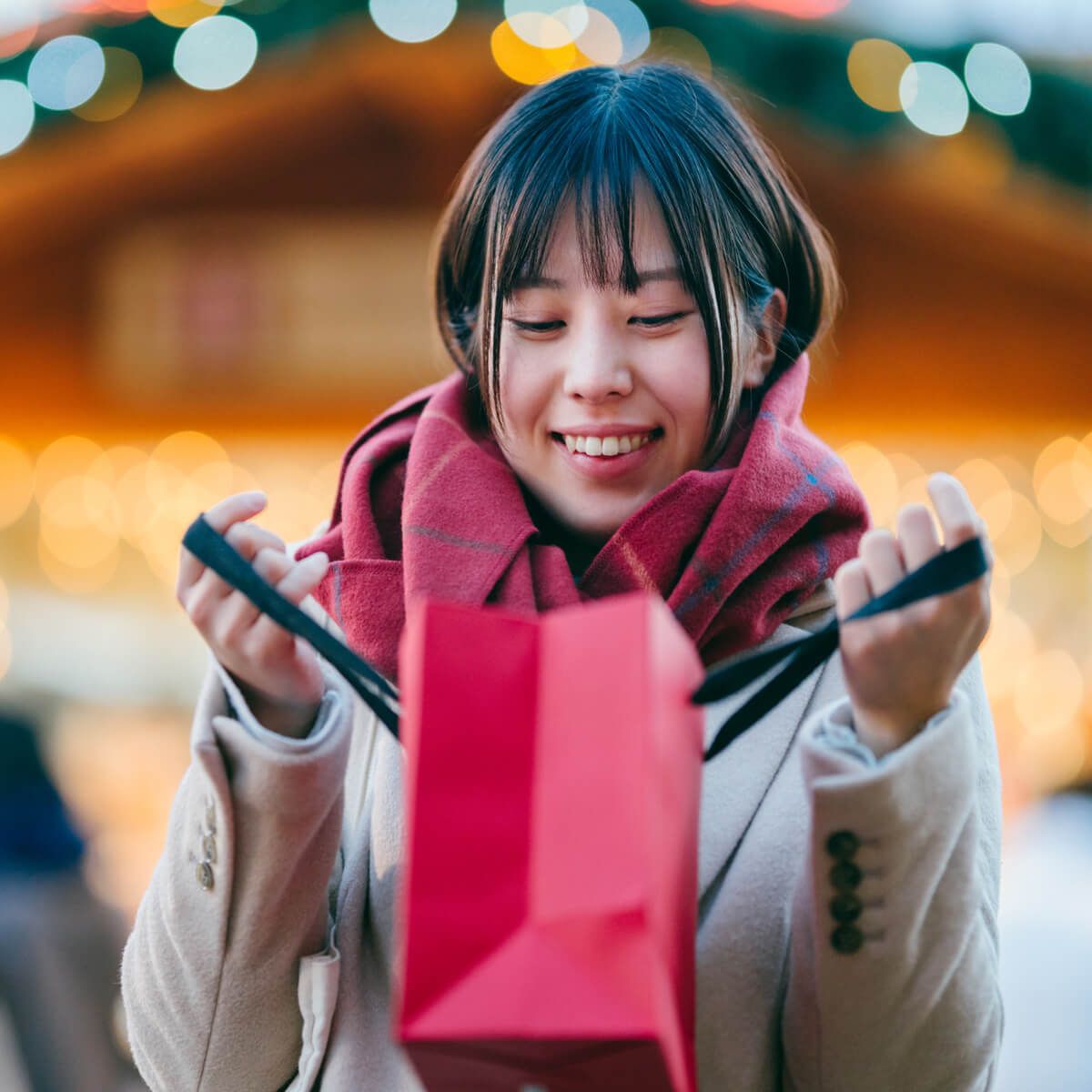 When you&rsquo;re on a budget, it can start to feel like&nbsp;you&nbsp;have to&nbsp;choose between the holiday season and your personal finances. Our BDO Debt Solution experts&nbsp;believe that&nbsp;with a bit of&nbsp;helpful&nbsp;advice,&nbsp;you can&nbsp;balance&nbsp;both.&nbsp; - thumbnail