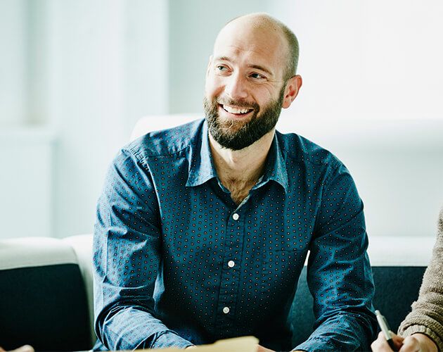Homme professionnel dans une réunion